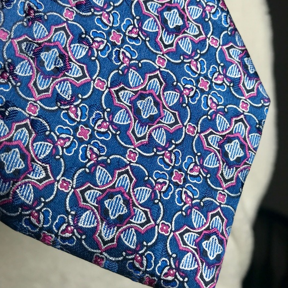 100% Pure Silk tie. - Picture 4 of 8